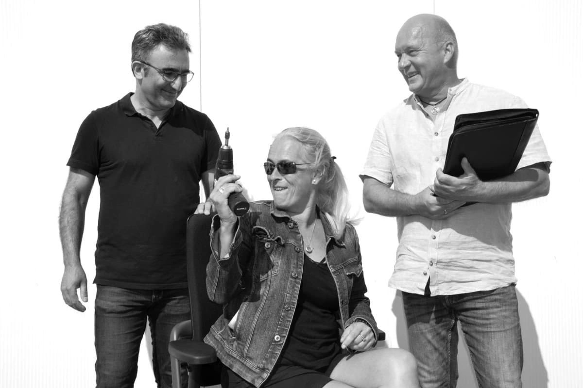 Eine Frau und zwei Männer