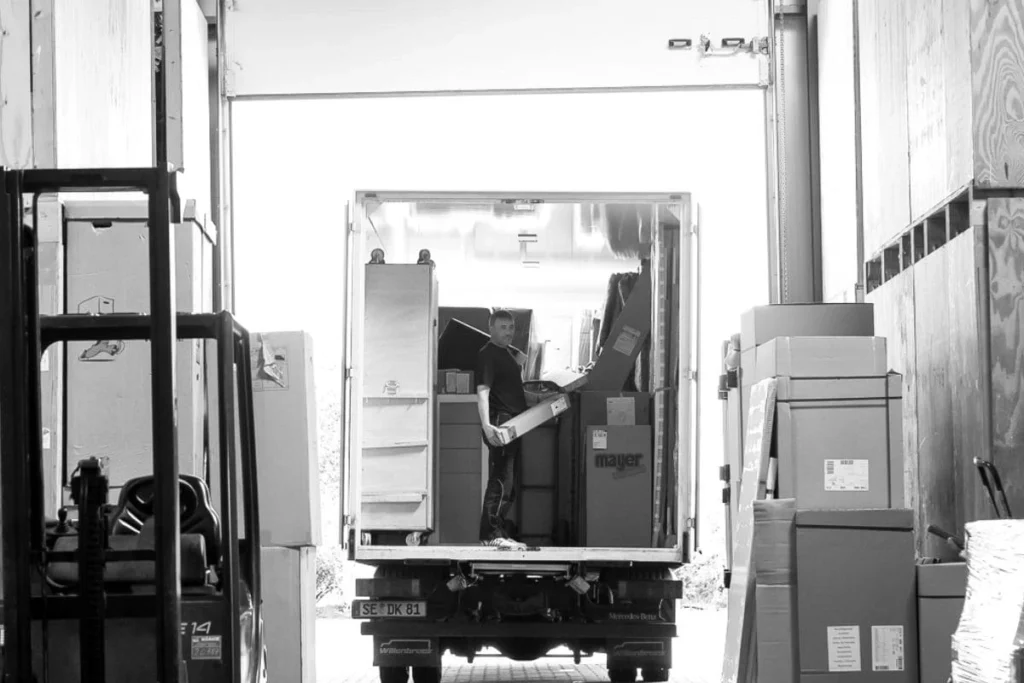 LKW offen von hinten