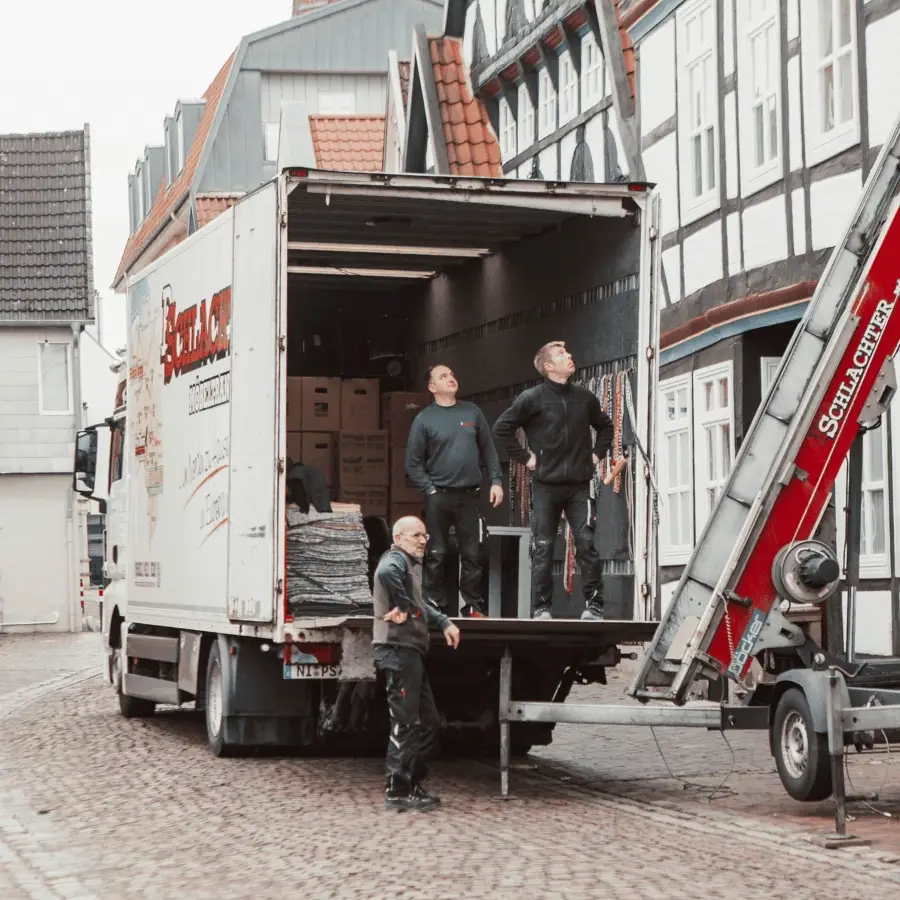 Team mit LKW